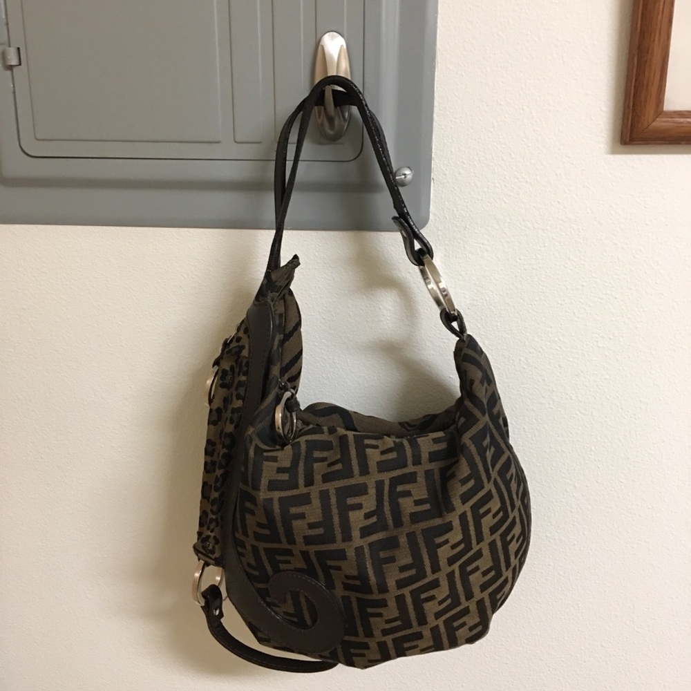 •MAKE OFFER LOW PRICE• $1800 RETAIL FENDI PURSE
